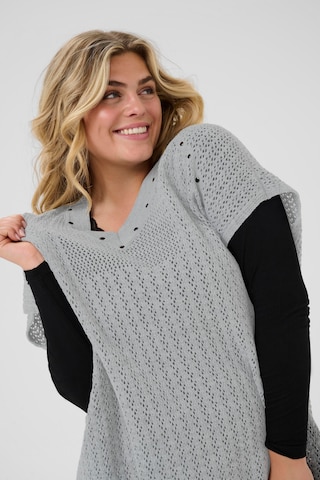 KAFFE CURVE Cape 'Rosa' in Grau