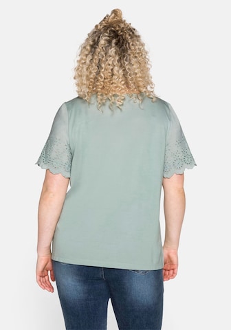 Tricou de la SHEEGO pe verde