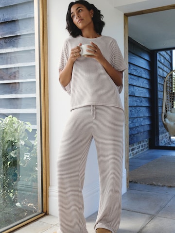 Next Φόρμα για το σπίτι σε καφέ