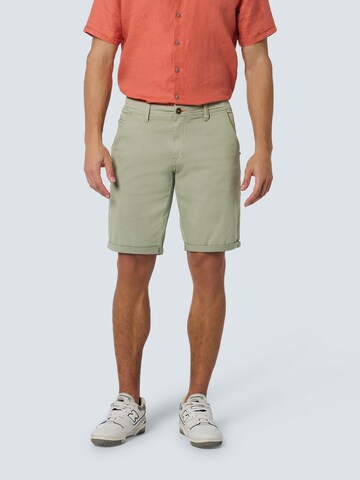 No Excess Regular Shorts in Grün