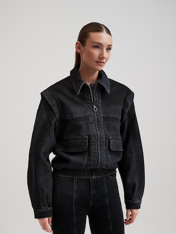 RÆRE by Lorena Rae Between-Season Jacket 'Camille' in Black: front