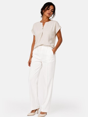 REGINA FASHION Bluse 'Blouse with button' i beige