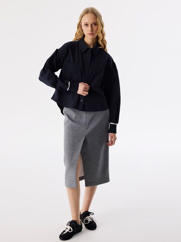Twist Blouse in Blue