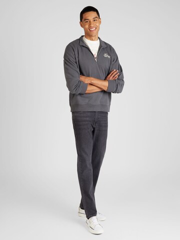 HOLLISTER Sweatshirt 'APAC EXCLUSIVE' in Grau