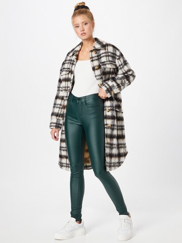 VILA Skinny Jeans 'Commit' in Grün