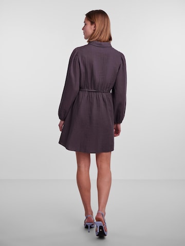 Robe-chemise 'JACOBINE' PIECES en gris