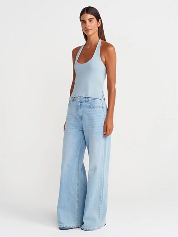 Top di Dilvin in blu