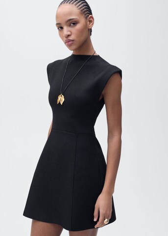 Rochie tricotat 'Domino' de la MANGO pe negru: față