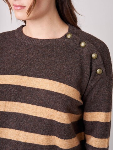 Deeluxe Sweater in Brown
