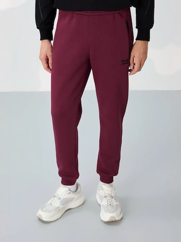 Tommy Life Regular Workout Pants in Red