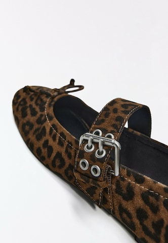 Bershka Ballerina met riempjes in Bruin