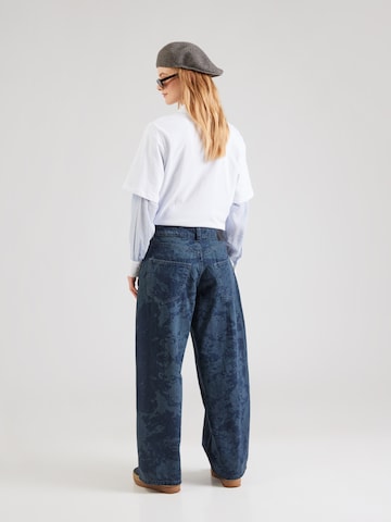 Largi Jeans de la Monki pe albastru
