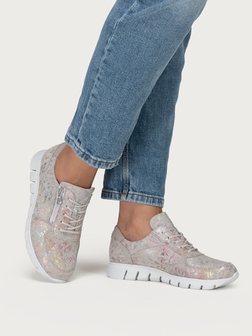 Sneaker bassa di VITAFORM in grigio