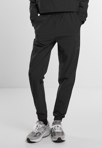 Aim'n - Tapered Pantalón en negro: frente