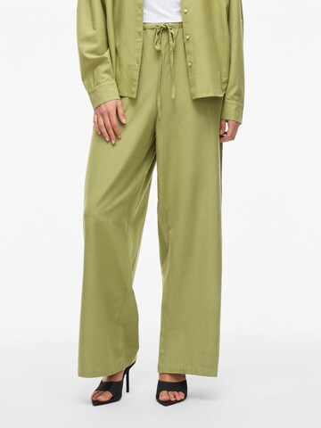 VILA Loose fit Trousers in Green: front