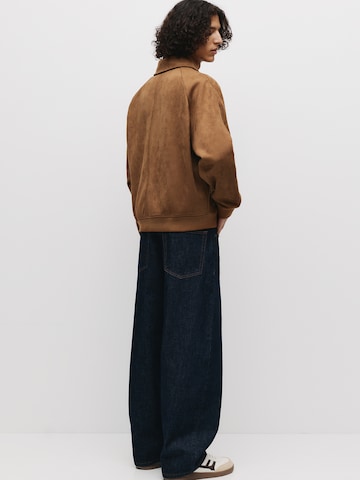 Pull&Bear Välikausitakki värissä ruskea