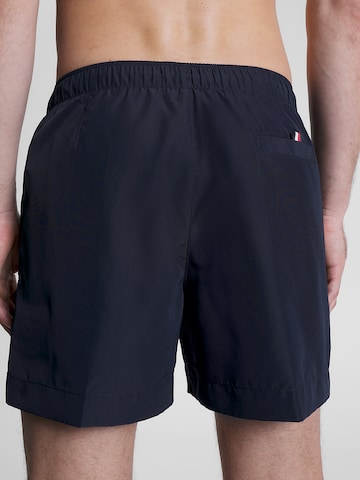 TOMMY HILFIGER Badeshorts i blå