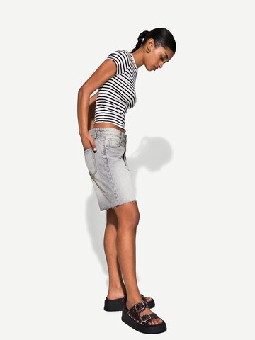 Bershka Loosefit Jeans i grå