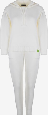 Basics and More Sweatsuit ' Linda ' in White: front