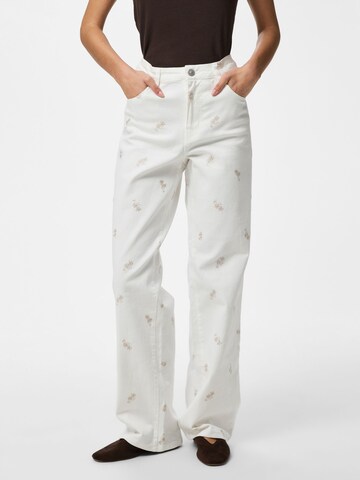 PIECES regular Jeans 'PCViolet' i hvid: forside