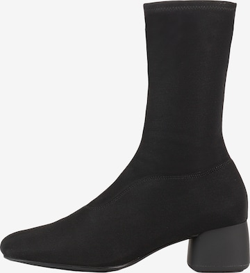 VAGABOND SHOEMAKERSČizmice 'Livia' - crna boja: prednji dio