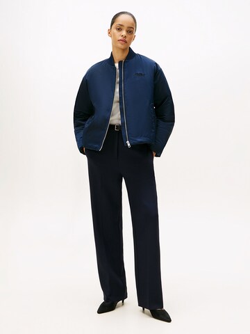 TOMMY HILFIGER Tussenjas in Blauw