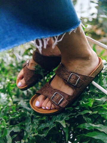 Ahinsa shoes Szandálok 'Pantolette Comfort' - barna