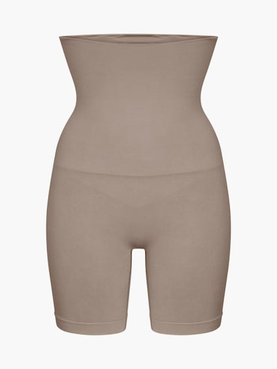 cfab (formerly creamy fabrics) Pantalon modelant 'High Waisted Shaping Shorts' en XS en taupe, Vue avec produit