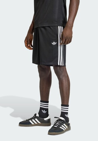 ADIDAS ORIGINALS Loosefit Shorts in Schwarz: Vorderseite