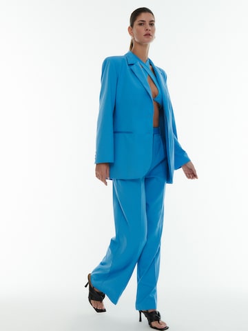 Blazer 'Magdalena' ABOUT YOU x Laura Giurcanu en bleu