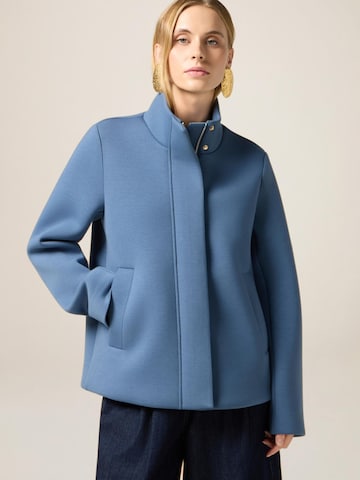 Cappotto invernale di oltre in blu: frontale