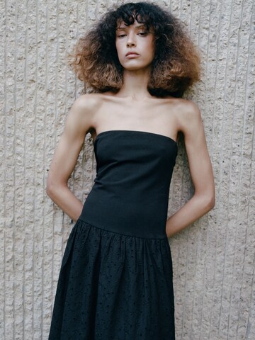 Rochie 'AMARA' de la MANGO pe negru