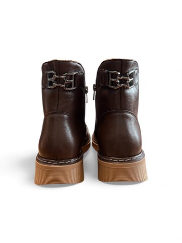 Begoria Boots in Brown