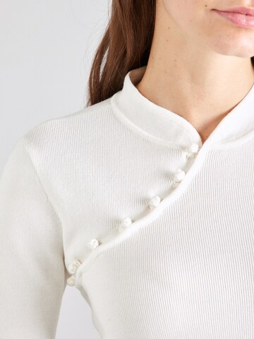 VILA Sweater 'VISeluna' in White