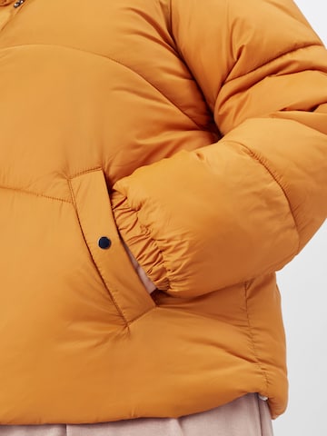Vero Moda Curve Зимняя куртка 'Upsala' в Желтый