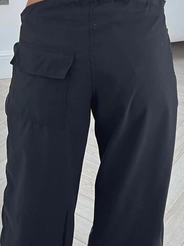 Worldclassca Regular Cargo Pants 'Damen Cargo Hose Parachut' in Black