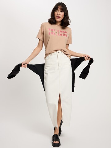 CROSS JEANS T-Shirt in Beige