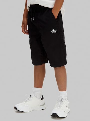 Calvin Klein Jeans Regular Shorts in Schwarz: Vorderseite