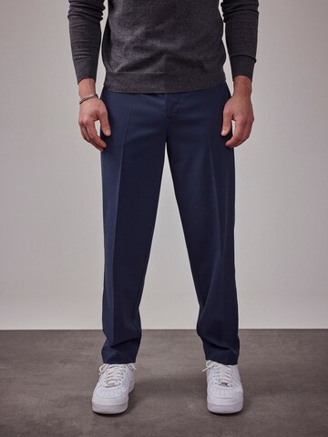 DAN FOX APPAREL Regular Stoffhose 'The Essential' in Blau: Vorderseite