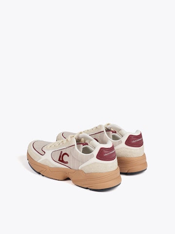 Sneaker low de la Lola Casademunt pe bej