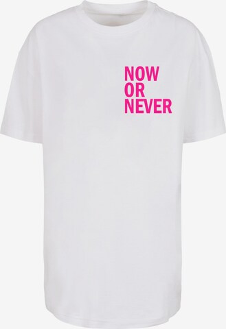 Merchcode Shirt 'Now Or Never' in Wit: voorkant