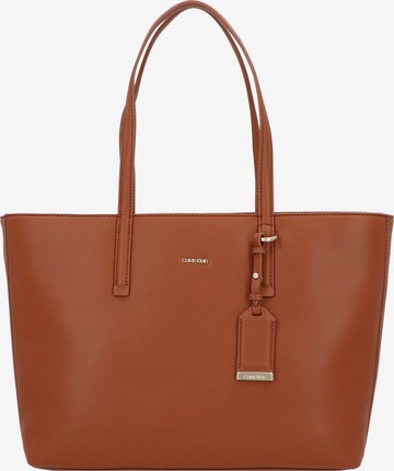 Calvin Klein Shopper 'Must' i brun: forside