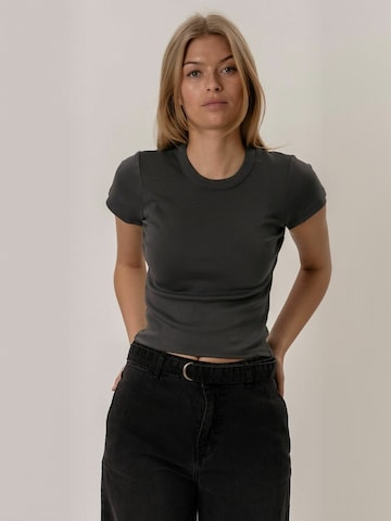 ITS MAY - Camiseta 'Vega' en gris: frente
