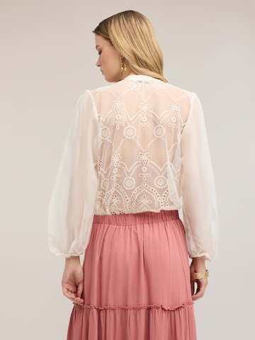 MOTIVI - Blusa en blanco
