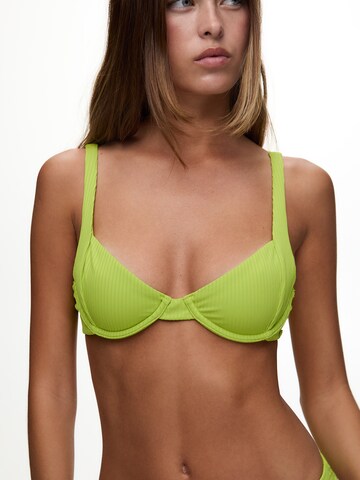 Pull&BearT-shirt Bikini gornji dio - zelena boja: prednji dio