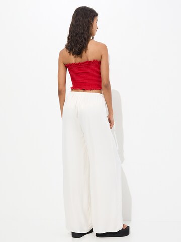 Wide leg Pantaloni de la Pull&Bear pe bej