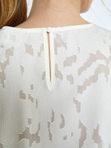 Peppercorn Bluse 'Gyda' i grå
