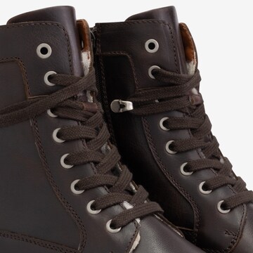 Travelin Lace-Up Boots 'Kvinlog' in Brown