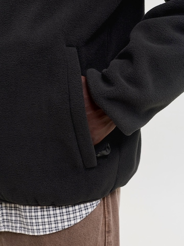 JACK & JONES Jopa iz flisa 'JJEMASON' | črna barva