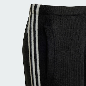 Largi Pantaloni 'Adidas Originals By Jennie' de la ADIDAS ORIGINALS pe negru